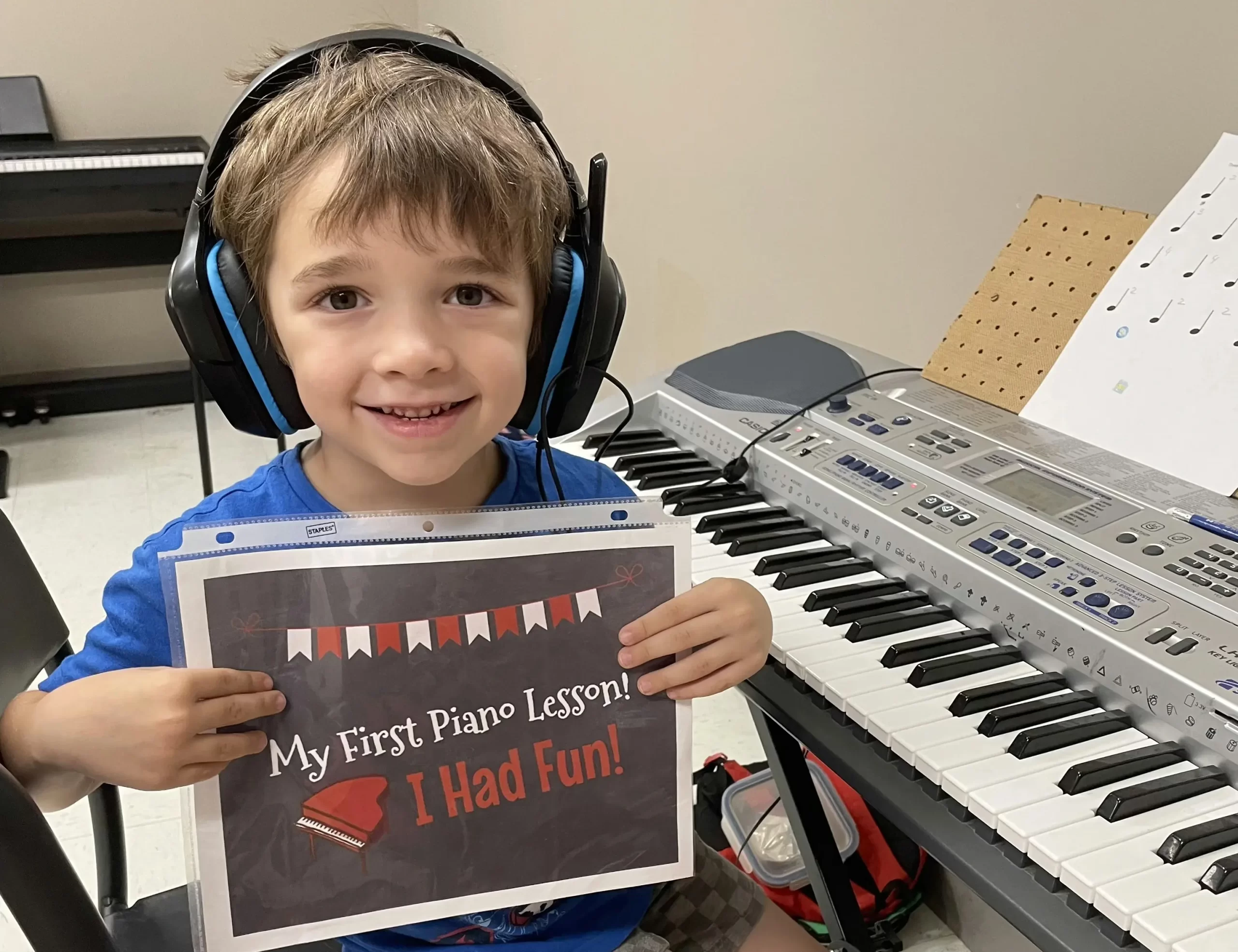 Smiling kid sitting at the piao